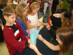 Zabawa andrzejkowa w świetlicach klas 3c, 3d, 3e