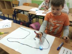 Ozoboty – edukacyjne roboty dla dzieci w świetlicy 2a