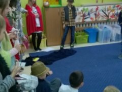 Koło teatralne na spektaklach w świetlicach szkolnych