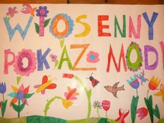 Wiosenny pokaz mody na lekcji twórczości w klasie 2d