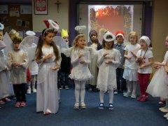 KONCERT KOLĘD I PASTORAŁEK KLAS PIERWSZYCH